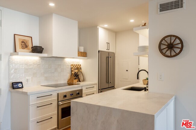 Foto del edificio - 1351 N Crescent Heights Blvd