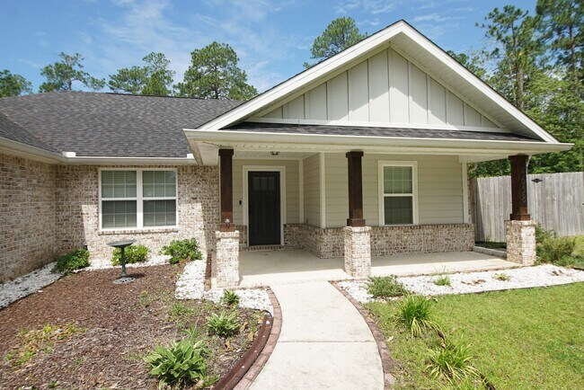 Building Photo - Newer Home in great South Crestview Location