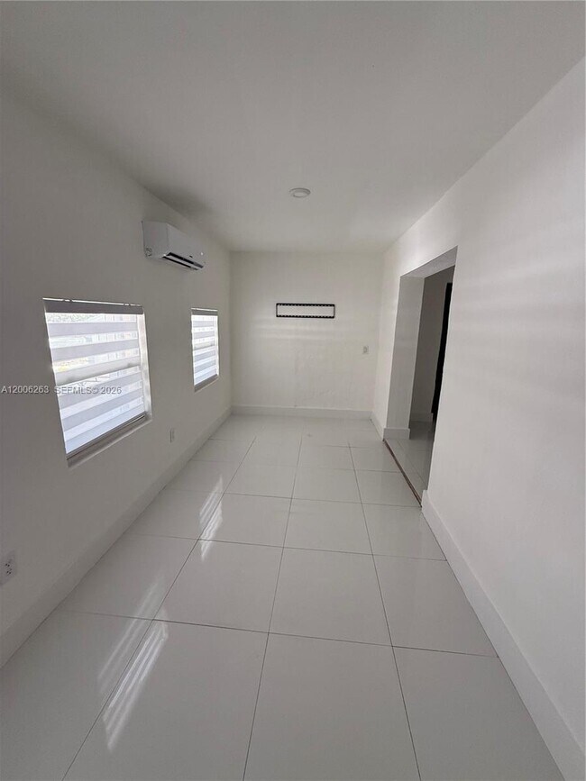 Foto del edificio - 6716 NW 6th Ave