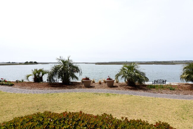 Foto del edificio - 322 Causeway Dr