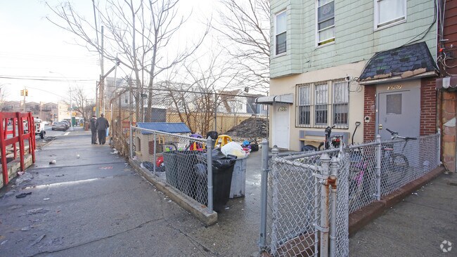 Building Photo - 3707 12th Ave