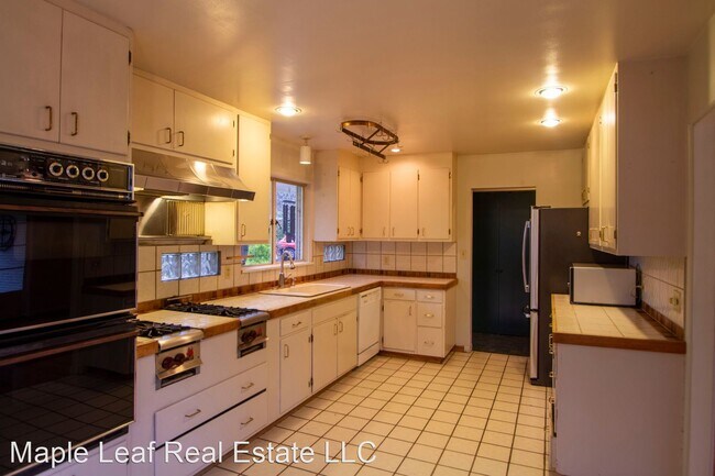 Building Photo - 3 br, 2 bath House - 13925 Par Pl NE