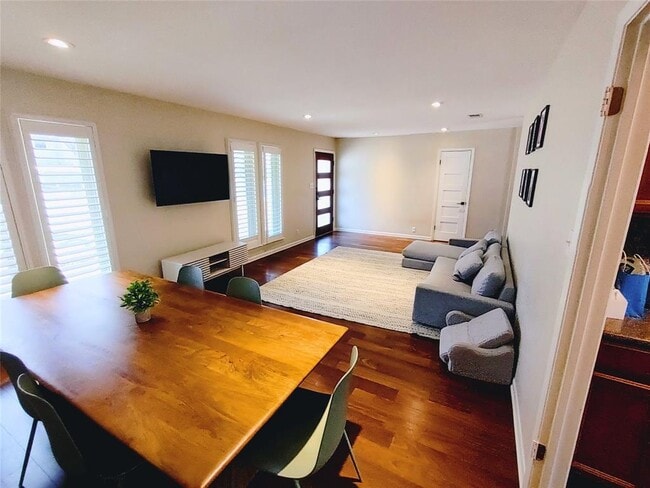 Building Photo - 7503 Chimney Corners