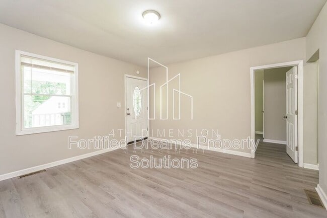 Building Photo - 519 W 20th St