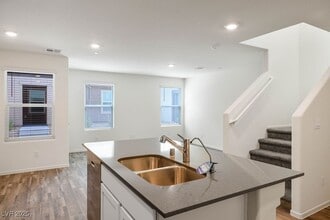 Building Photo - 6184 Hibiscus Gdn St