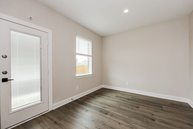 Foto del edificio - 312 Live Oak Ln