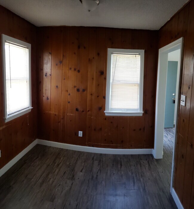 Foto del edificio - Cute Remodeled 1/1 with storage shed and l...
