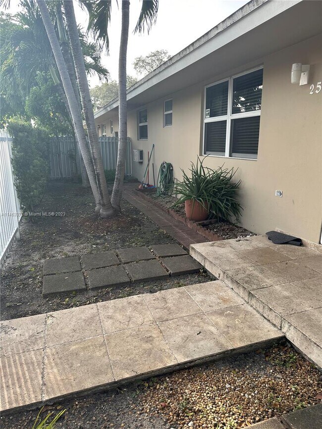 Foto del edificio - 2501 NW 14th St