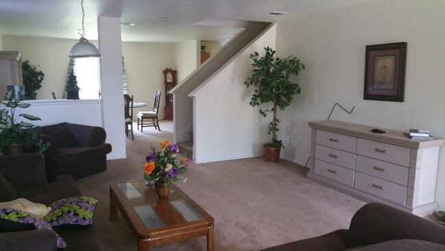 Foto del edificio - 7234 Leafwind Dr