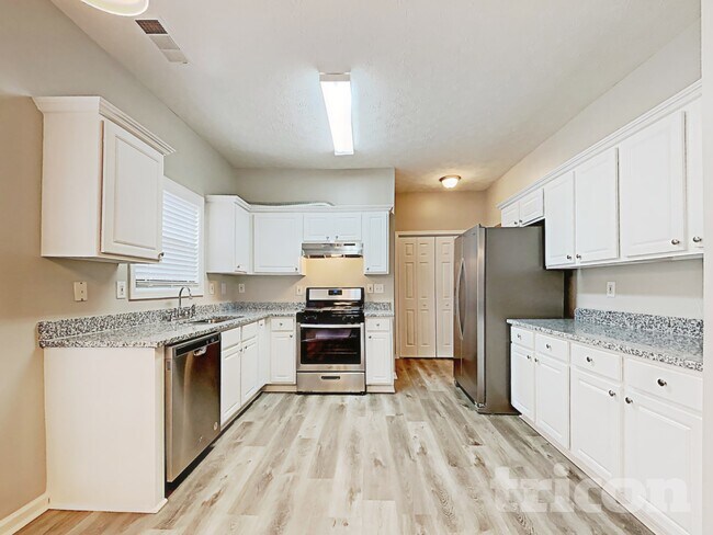 Foto del edificio - 722 Clairidge Oak Ct