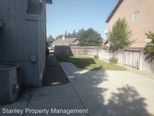 Building Photo - 3 br, 2.5 bath House - 5609 Laguna Park Dr