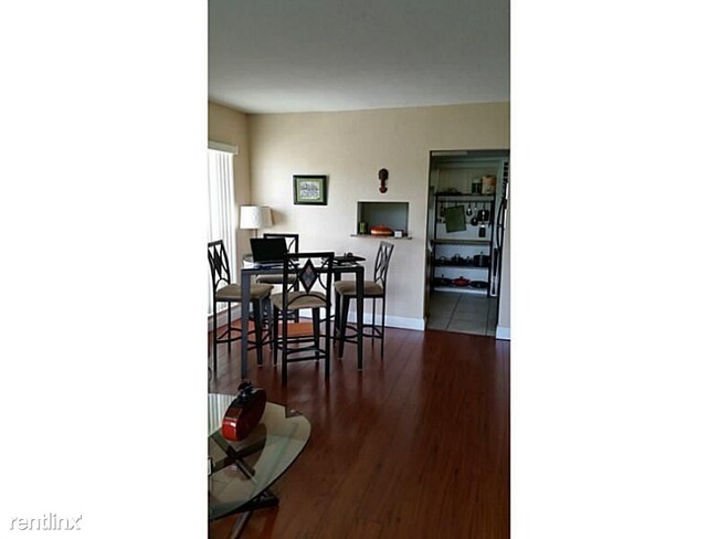 Foto del edificio - 7815 SW 88th St