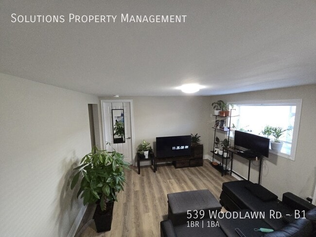 Photo du bâtiment - **Bright 1 Bedroom Basement Unit**