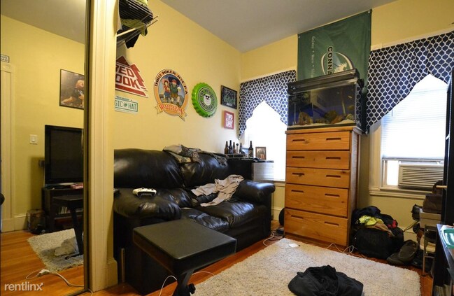 Foto del edificio - 4 br, 2 bath Apartment - 27 Justin Rd # 1Q