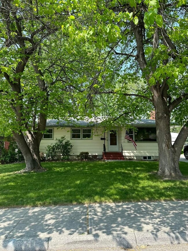 Front of home - 2212 Brentwood Ln