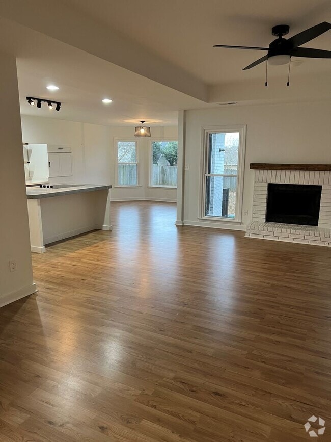 Building Photo - 319 Meadow Way Cove