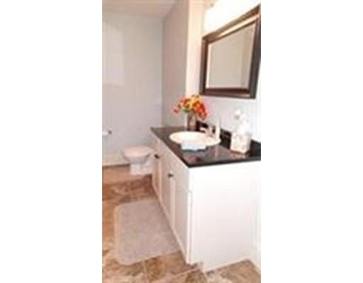 Building Photo - 16 Chestnut St