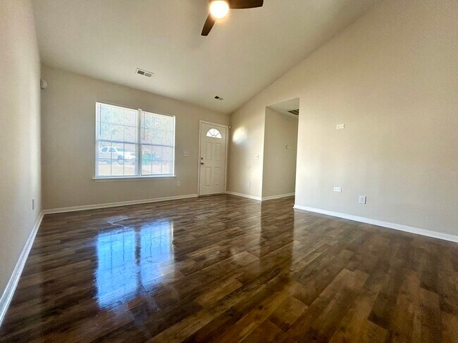 Building Photo - 740 Mistral Way