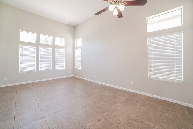 Building Photo - 907 N Red Rock St