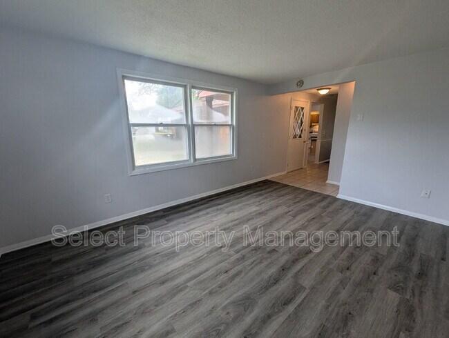 Foto del edificio - 4130 Thorton Dr