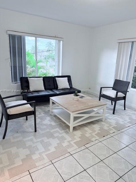 Foto del edificio - 7610 Dickens Ave
