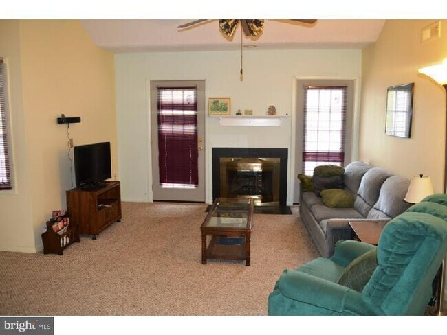 Building Photo - 208 Creekside Dr