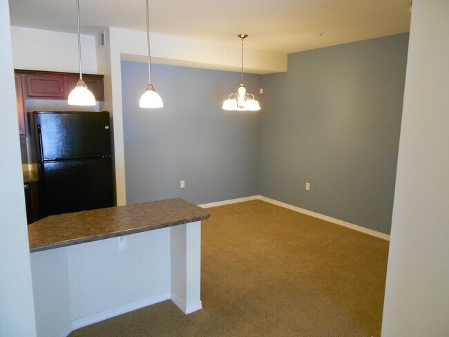 Building Photo - 2450 Windrow Dr