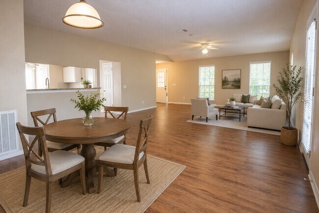 Foto del edificio - 3207 Rimrock Dr