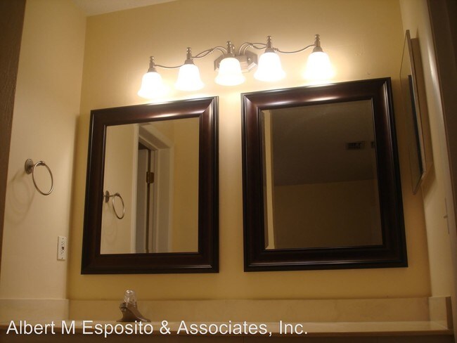 Foto del edificio - 30 Pinehurst Pl
