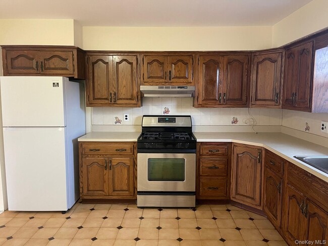 Building Photo - 717 Clarence Ave