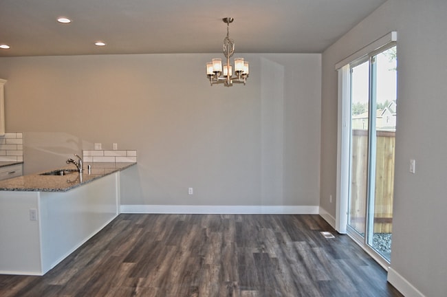 Foto del edificio - 6918 Delaney Ln NE