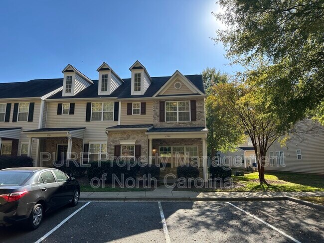 Foto del edificio - 8700 Twined Creek Ln