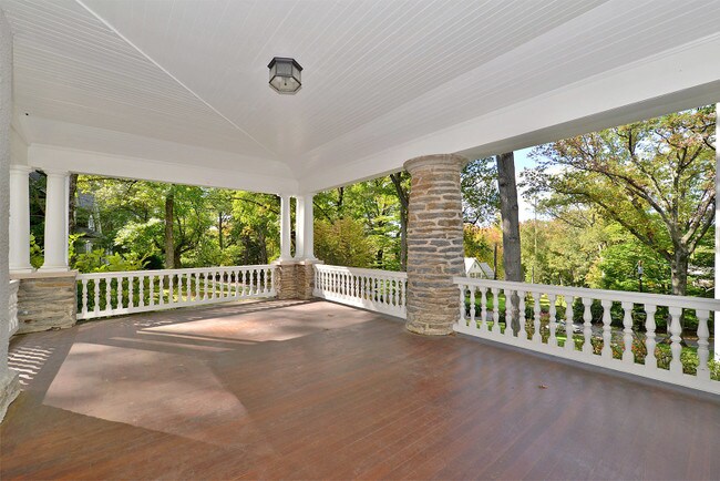 Building Photo - 65 Hathaway Ln