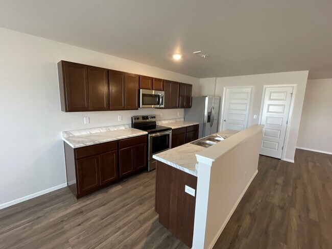 Foto del edificio - *Pre-leasing* NEW Three Bedroom | Two Bath...