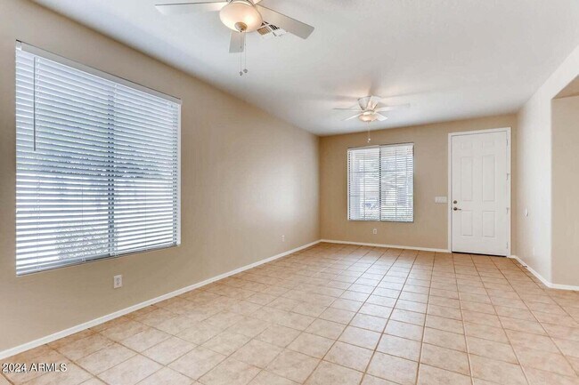 Foto del edificio - 15261 W Custer Ln