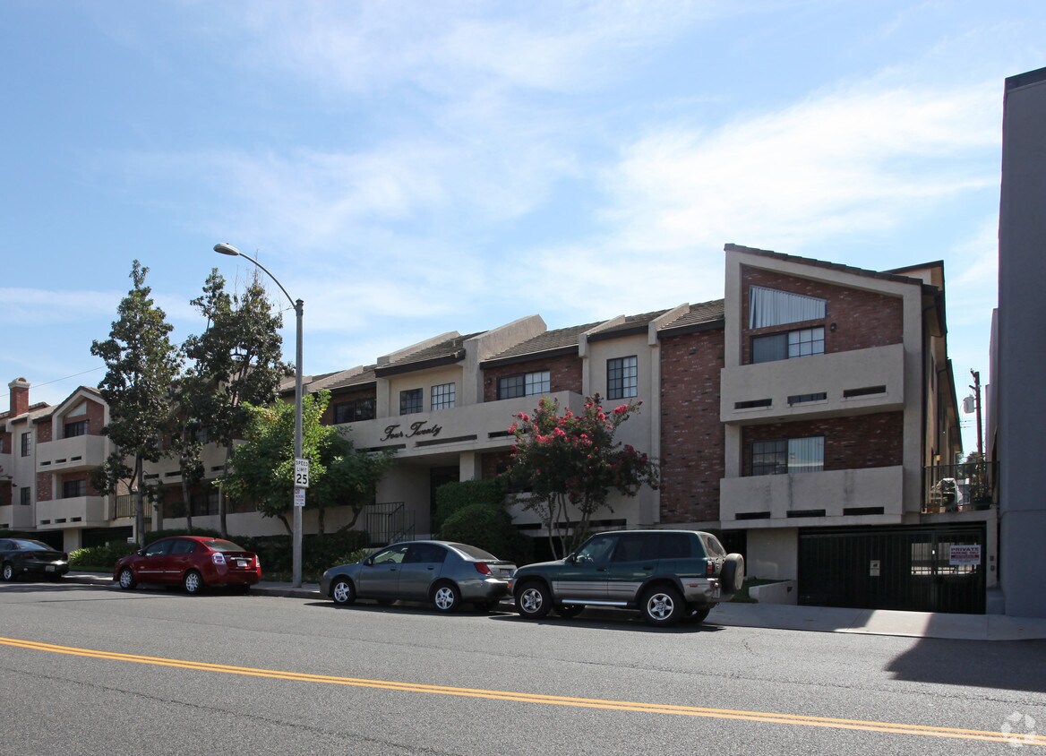 Foto del edificio - 436 E Magnolia Blvd