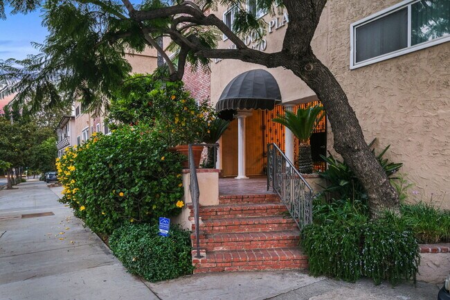 Foto del edificio - 11670 W Sunset Blvd