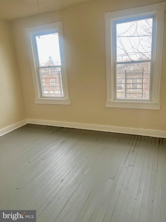 Building Photo - 1822 N Milton Ave