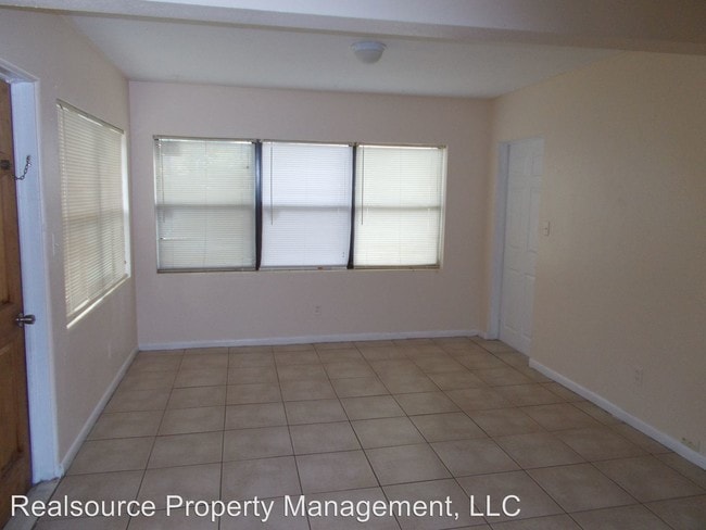 Building Photo - 1405 N Powers Dr