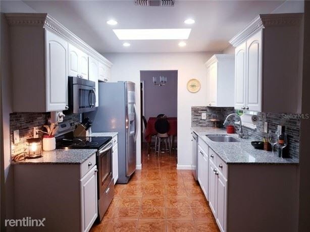 Building Photo - 4 br, 3 bath House - 221 W Highland St