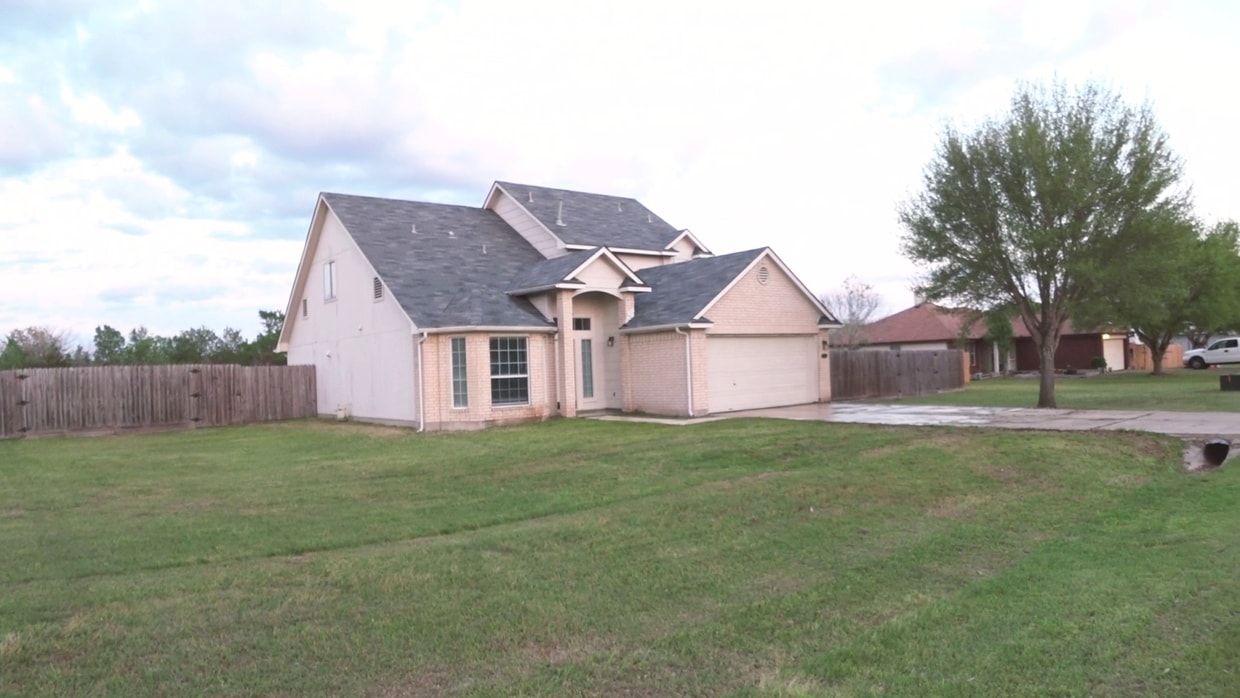 127 Greens Creek Cv, Cedar Creek, TX 78612 House for Rent in Cedar