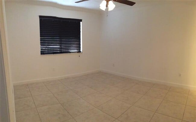 Building Photo - 7902 NW 74th Ave