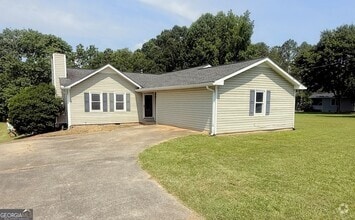 Building Photo - 32 Russell Ln