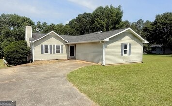 Building Photo - 32 Russell Ln