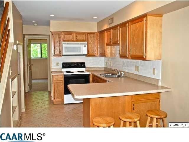 kitchen from living room - 2100 Jefferson Park Ave