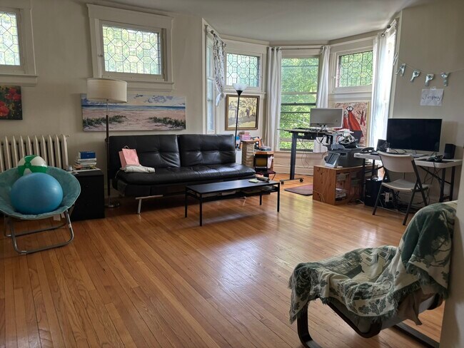 Foto del edificio - 319 Wesley Ave