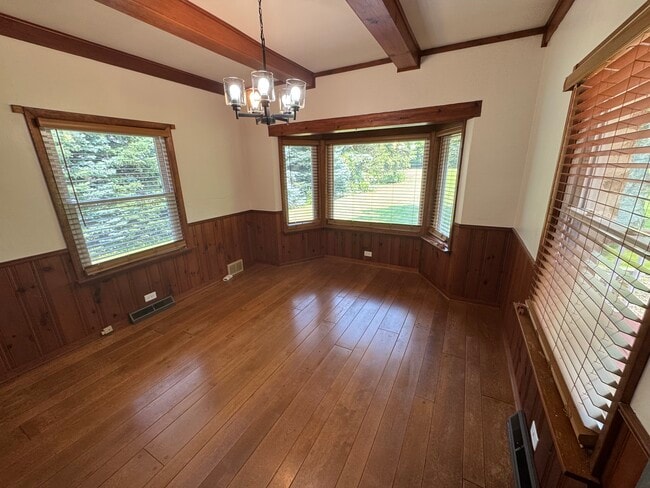 dining/flex space - N5311 Saint Catherines Bay Rd