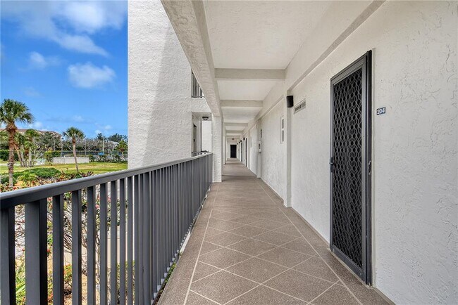 Building Photo - 4800 Gulf of Mexico Dr