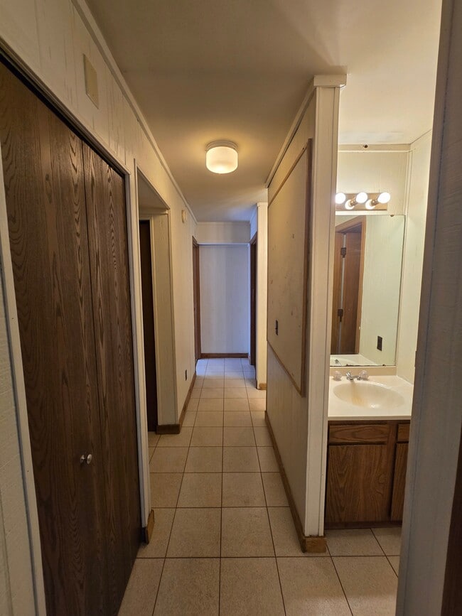 Building Photo - OldeTowne Apartments