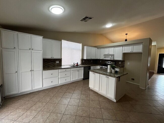 Foto del edificio - Stylish & Solar-Powered 5-Bed Gem with Vau...